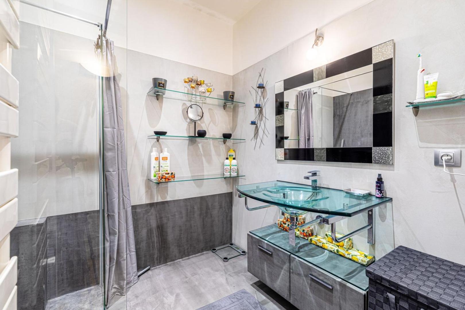 Appartamento Guestready - Modern Delight Near Attractions *